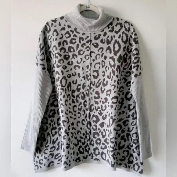 2/&15 NWT Jones New York boxy turtleneck sweater. Size S. Gray animal print. - Picture 1 of 6